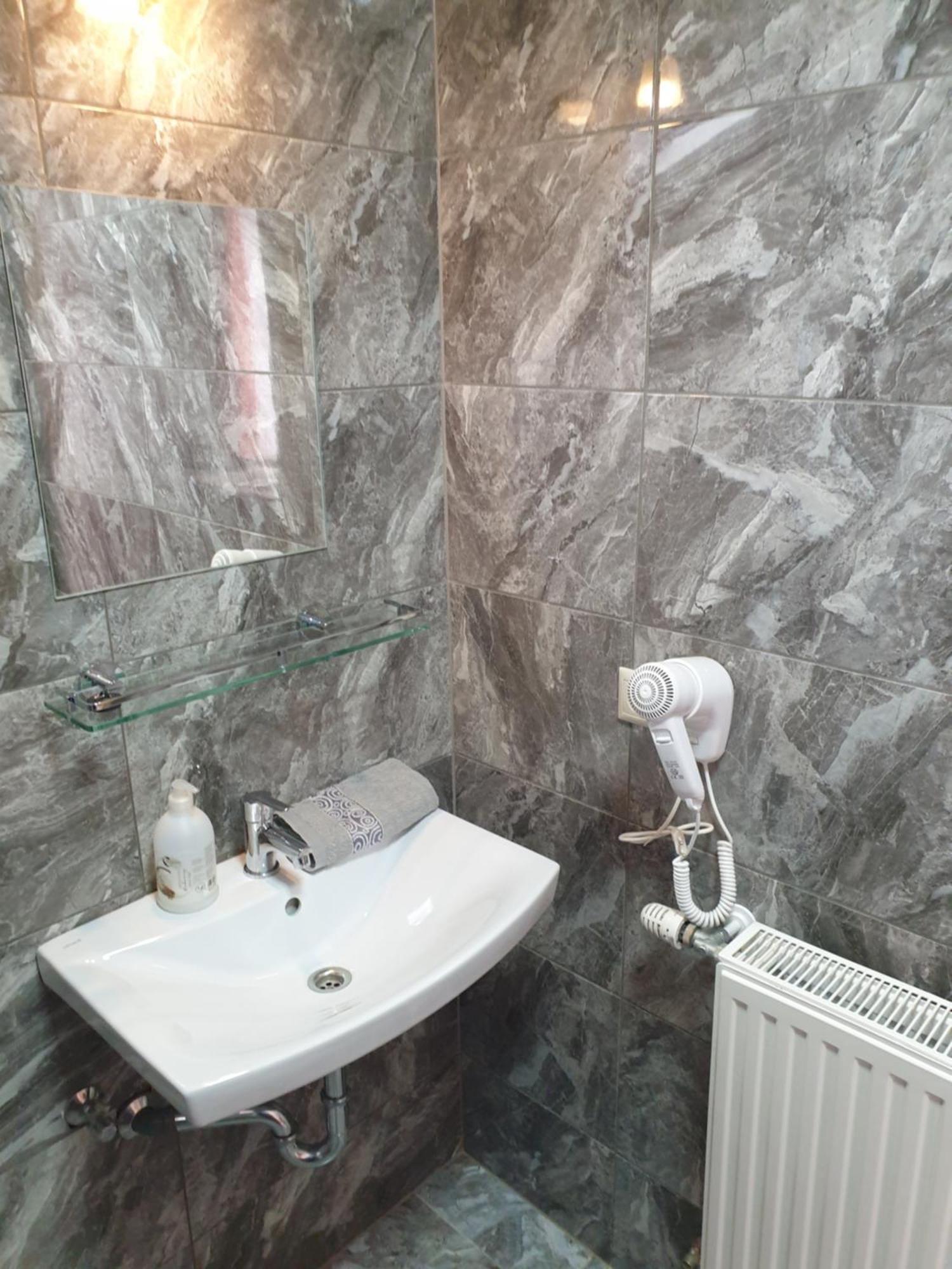 Anita Apartman Sopron Bagian luar foto