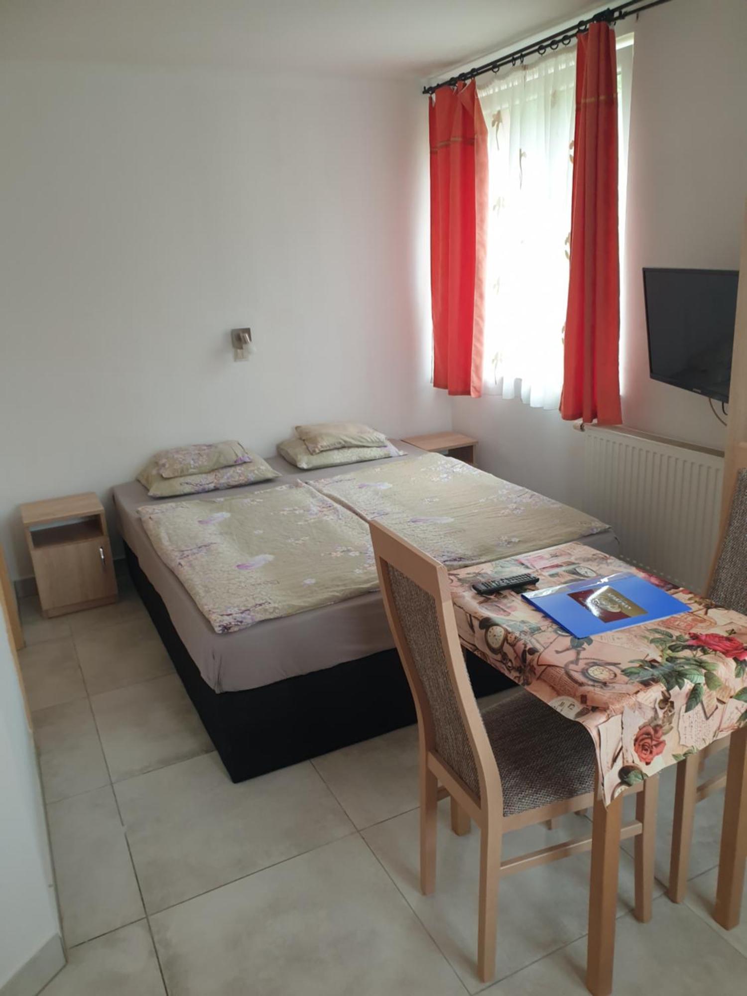Anita Apartman Sopron Bagian luar foto
