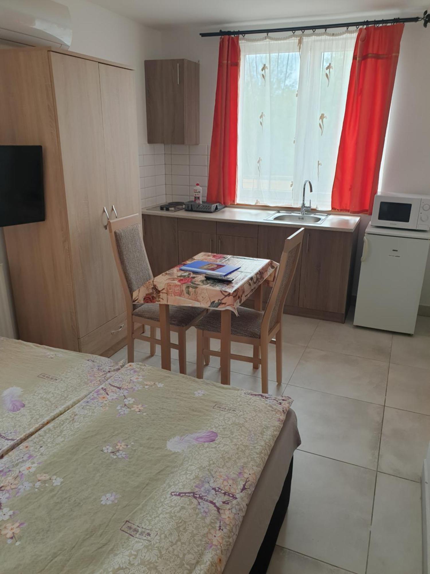 Anita Apartman Sopron Bagian luar foto