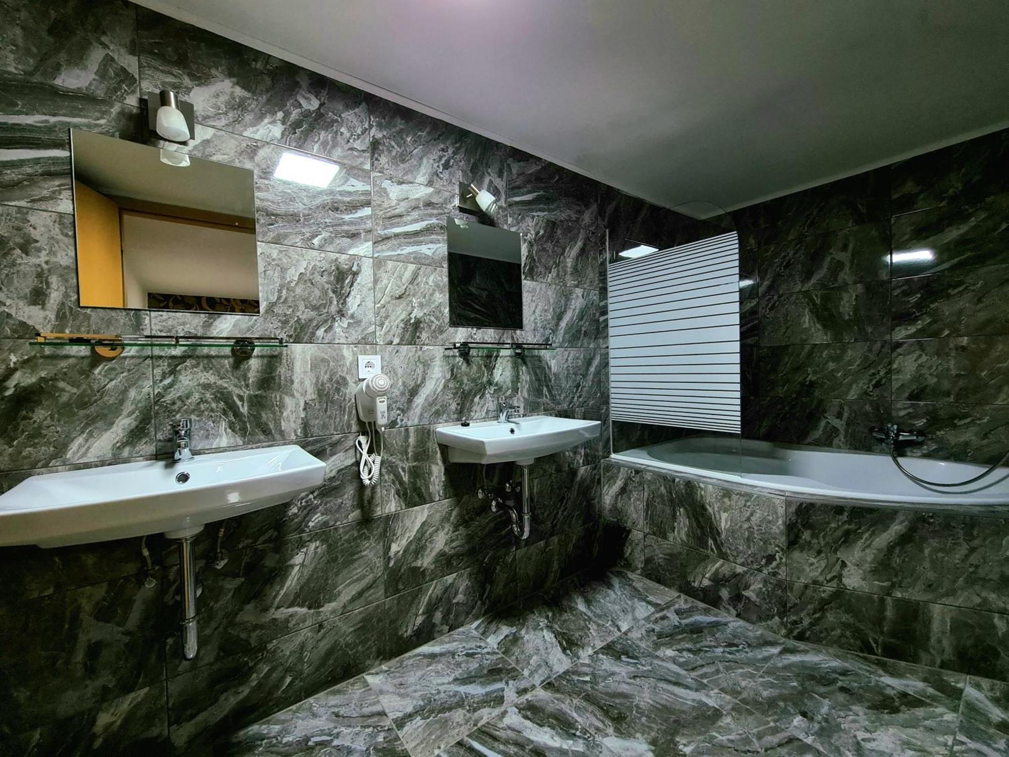 Anita Apartman Sopron Bagian luar foto